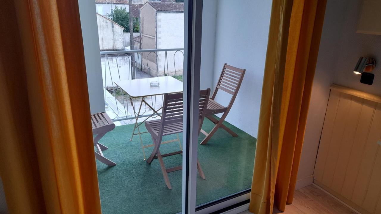 Contact Hotel De France Сент Екстериор снимка