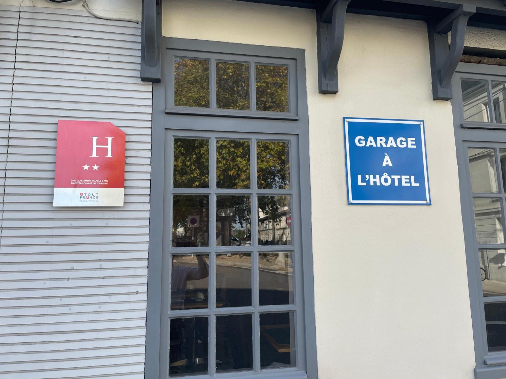 Contact Hotel De France Сент Екстериор снимка