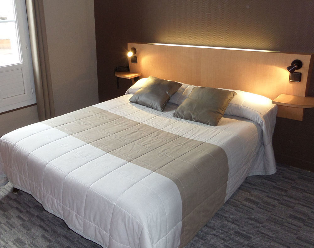 Contact Hotel De France Сент Екстериор снимка