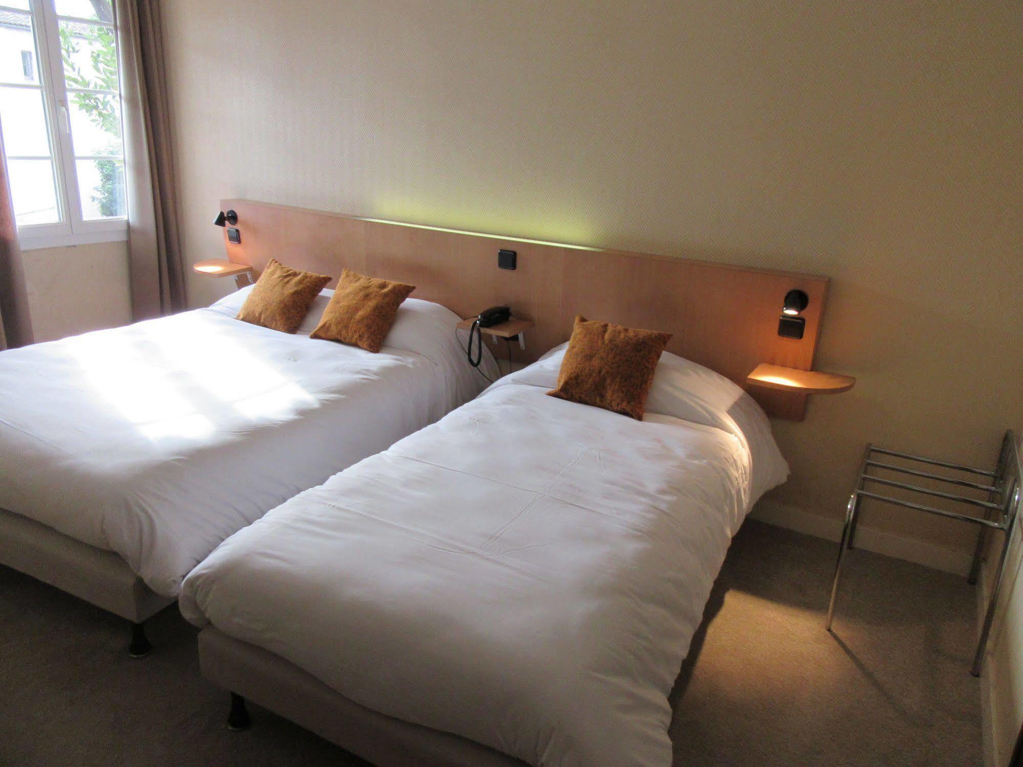 Contact Hotel De France Сент Екстериор снимка