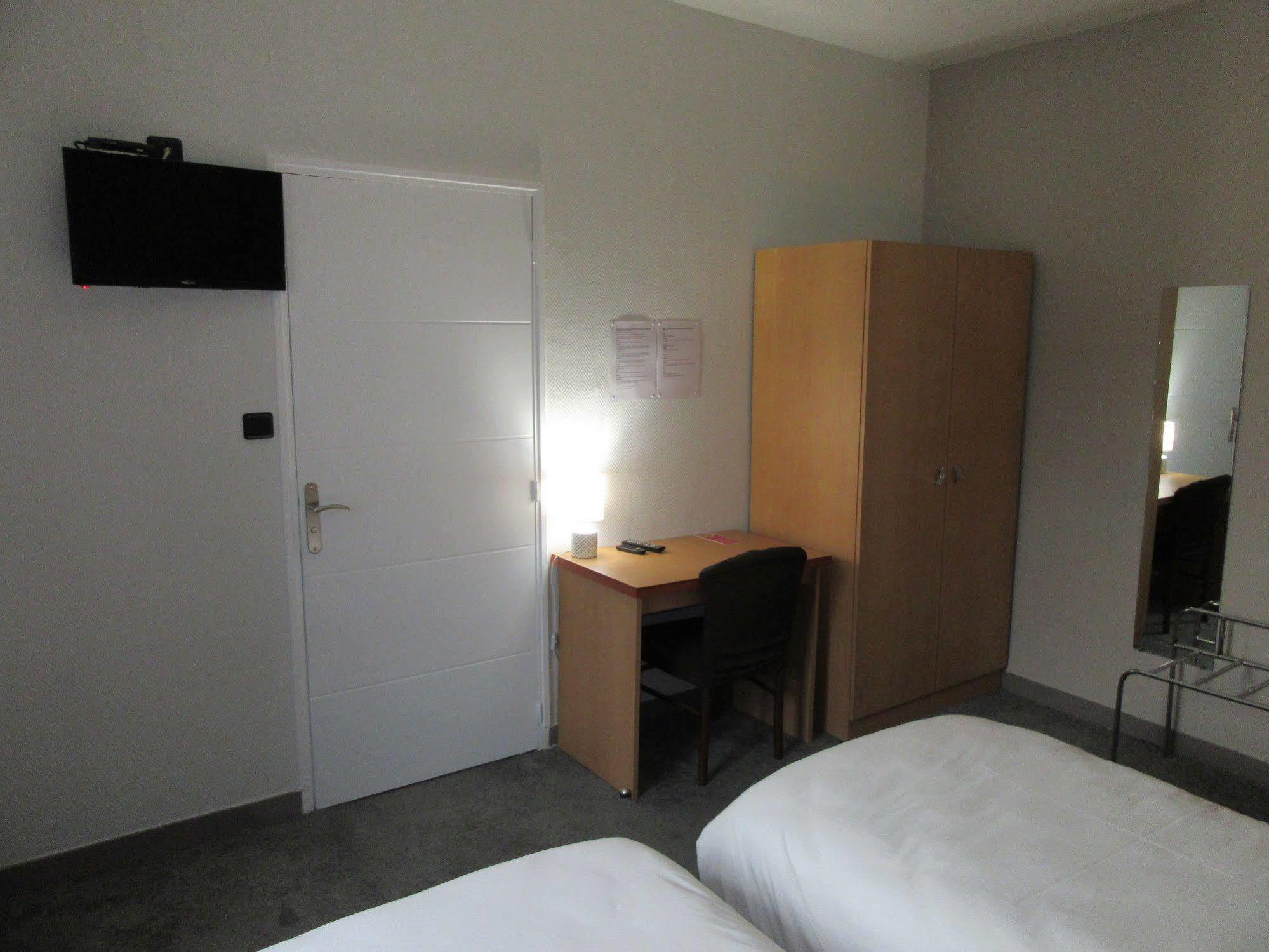 Contact Hotel De France Сент Екстериор снимка