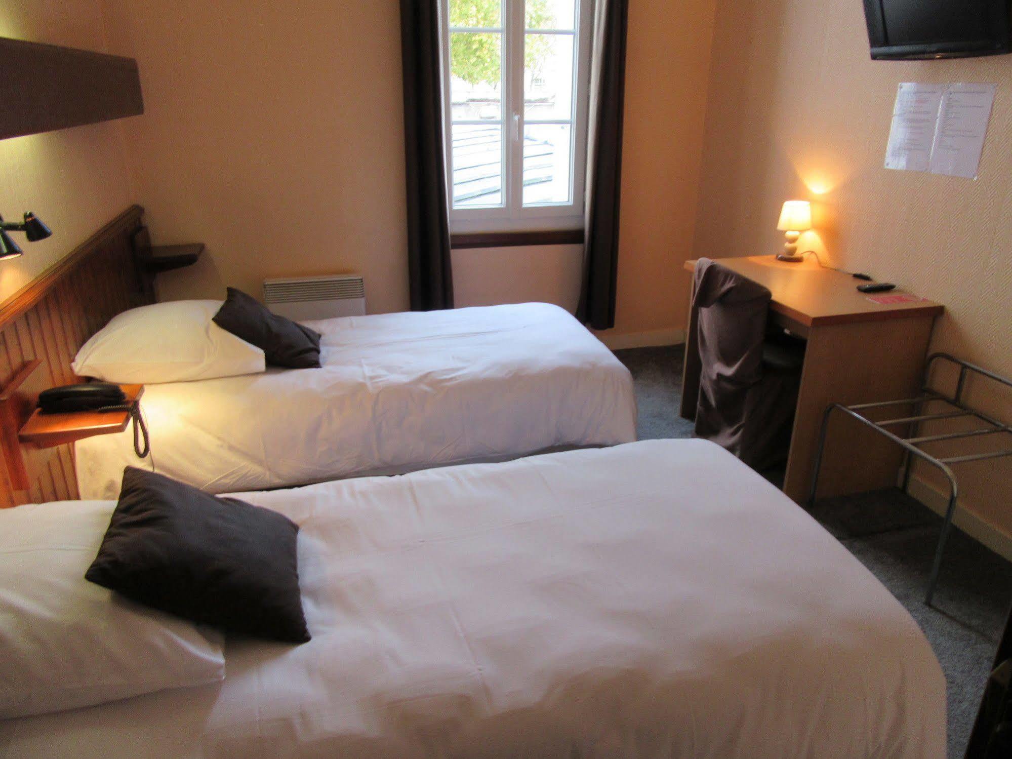 Contact Hotel De France Сент Екстериор снимка