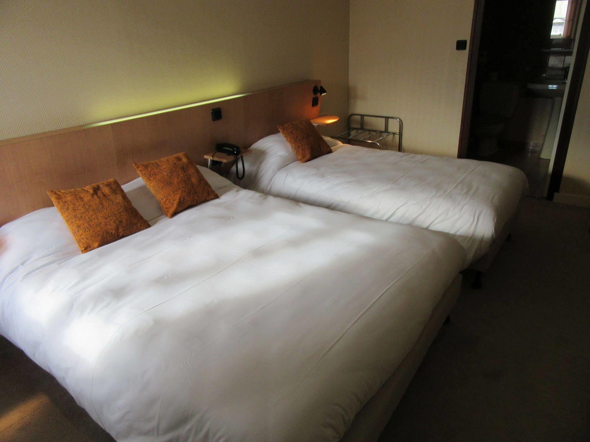 Contact Hotel De France Сент Екстериор снимка