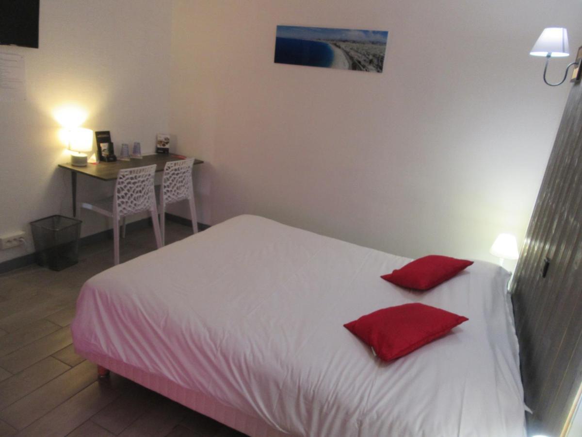 Contact Hotel De France Сент Екстериор снимка